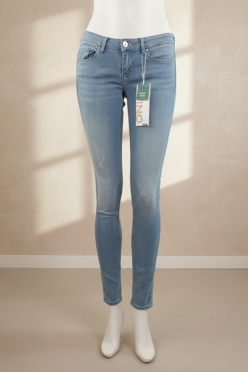 Jean skinny Frippindealz de marque ONLY en coton bleu clair neuf avec étiquette sur mannequin