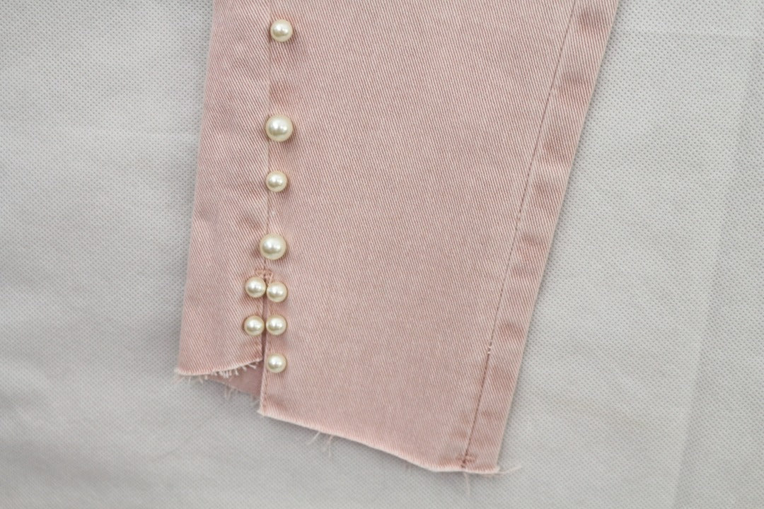 Bas de jean skinny rose Frippindealz en coton avec perles décoratives et finition fendue à la cheville