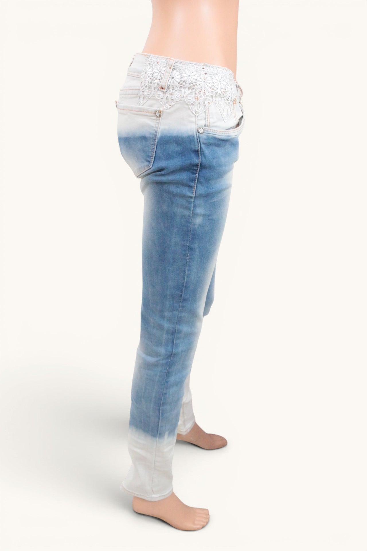 Frippindealz Jean slim taille basse bleu dégradé avec dentelle sur la ceinture, style Y2K