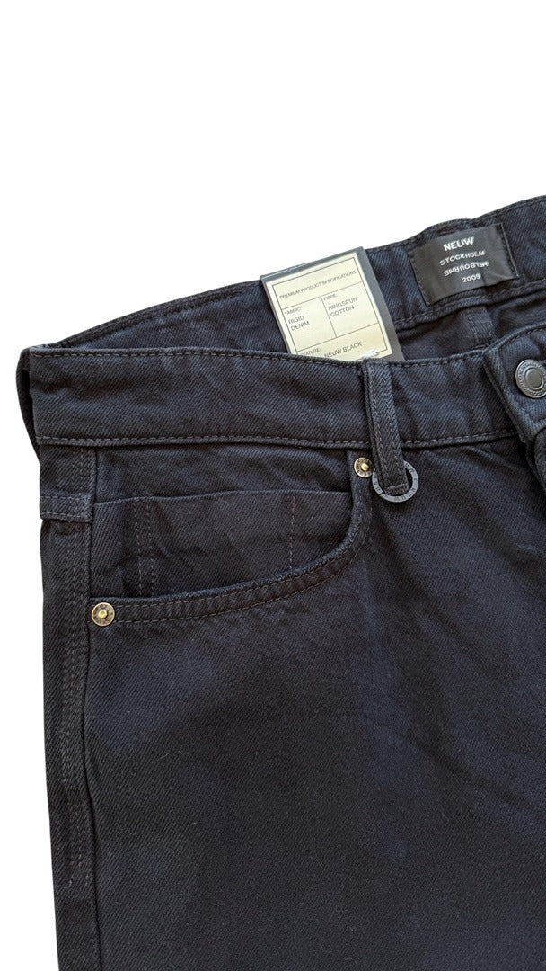 Jeans droit noir Frippindealz en coton rigide avec étiquette Neuw et détails de finition soignés