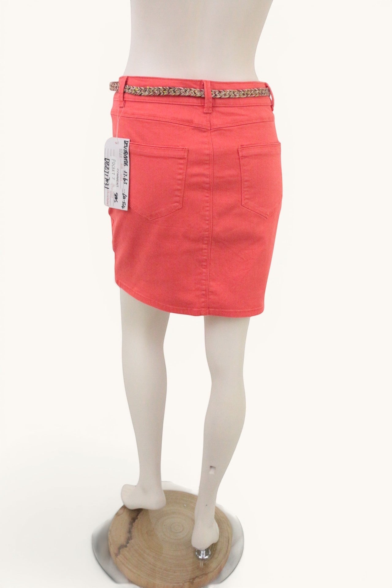 Frippindealz Jupe corail en coton stretch, taille 38, avec ceinture tressée multicolore. Coupe droite, idéale pour l'été.
