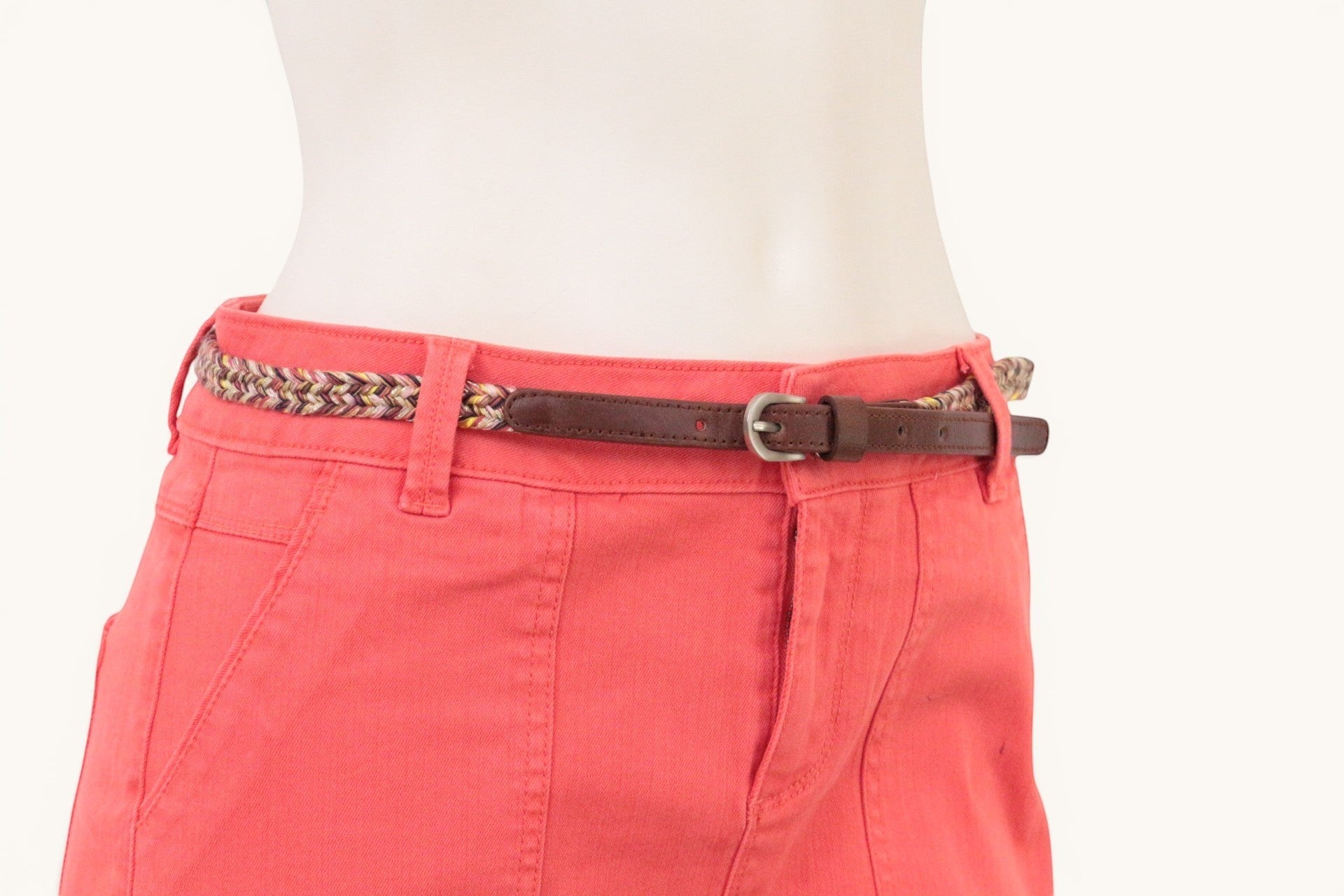 Frippindealz Jupe corail en coton stretch, taille 38, avec ceinture tressée multicolore. Coupe droite d'été.
