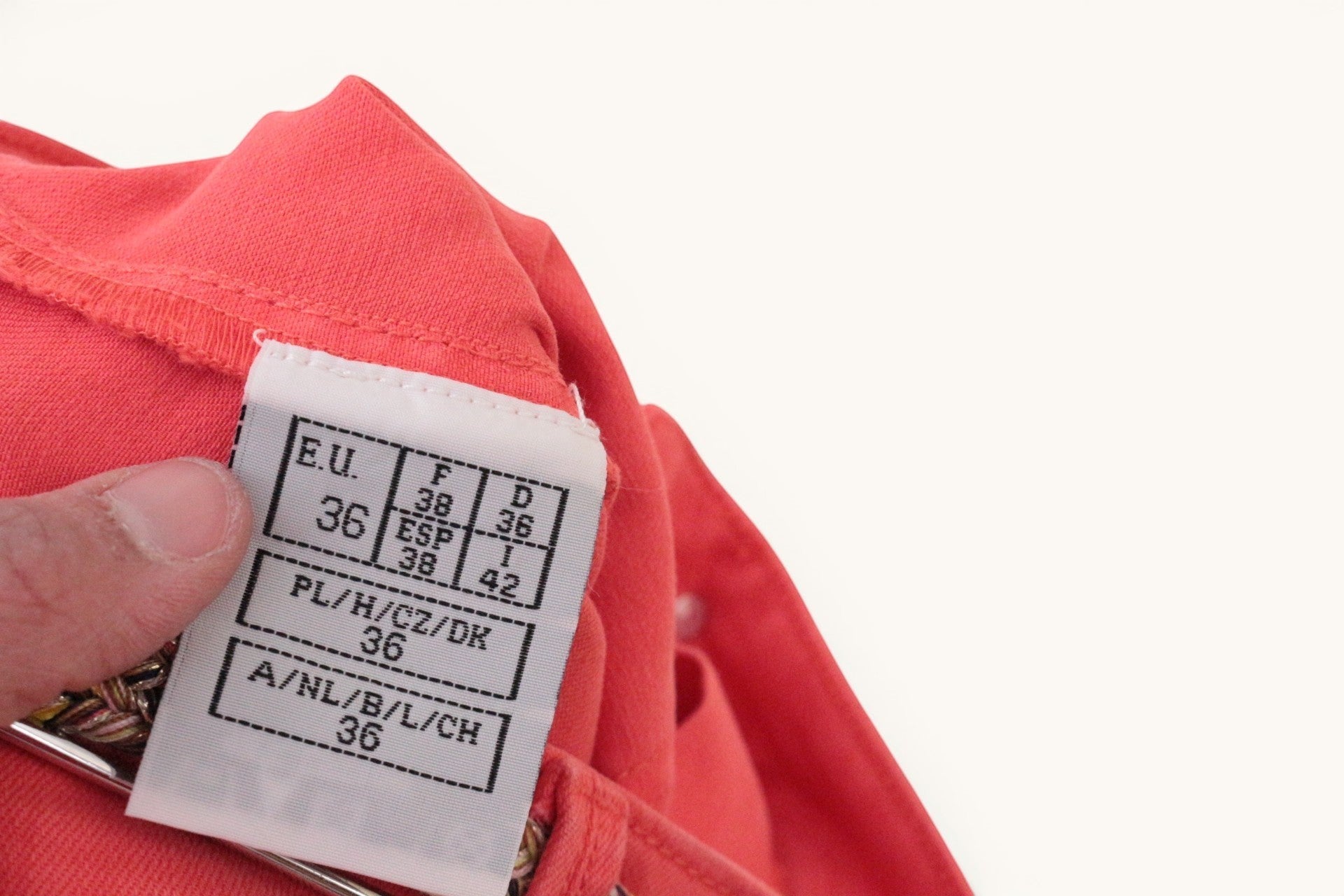 Frippindealz Jupe corail en coton stretch, taille 38, avec ceinture tressée multicolore intégrée. Coupe droite, idéale pour l'été.