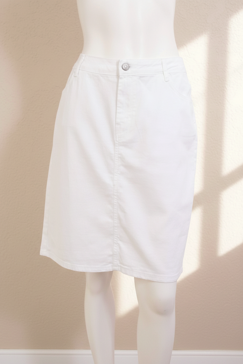 Jupe en coton blanc Lois Jeans taille XXL présentée sur un mannequin, style décontracté et neuf de Frippindealz
