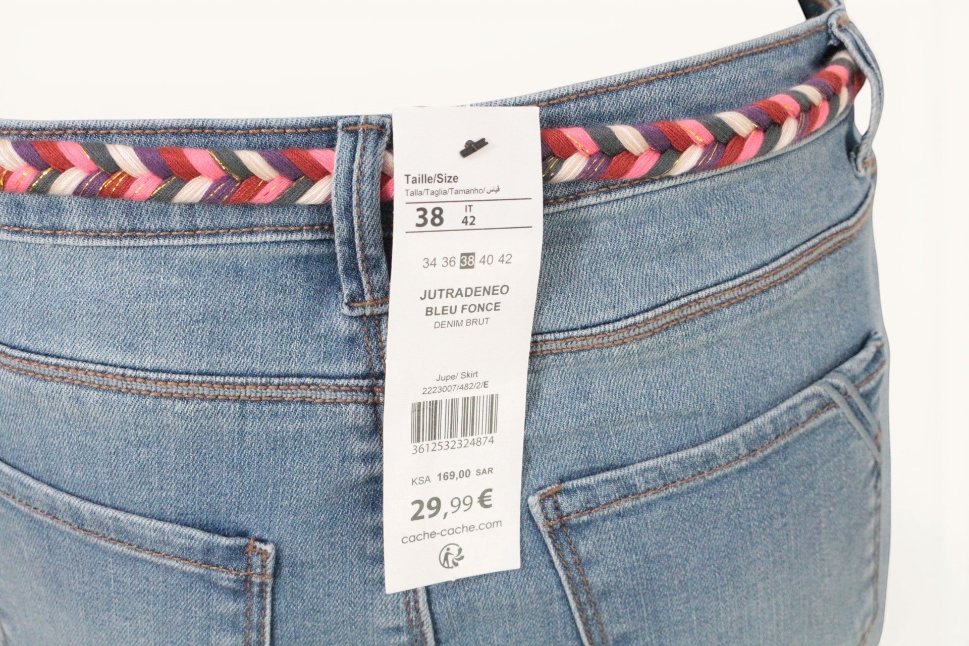 Jupe en jean bleu clair Frippindealz, taille 38, avec ceinture tressée multicolore intégrée et finition stretch.
