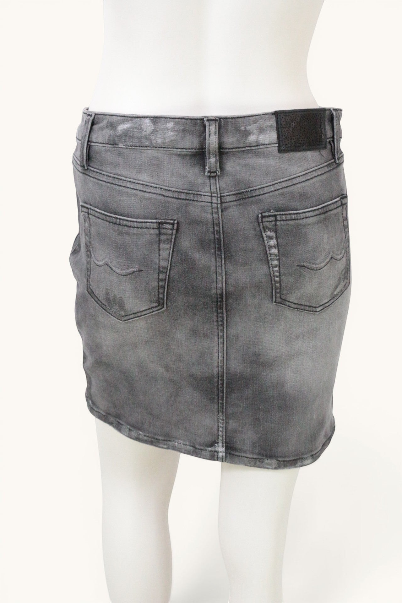 Jupe mini Morgan grise en denim stretch, effet acid wash tendance et détails usés. Taille 38, neuve avec étiquette.