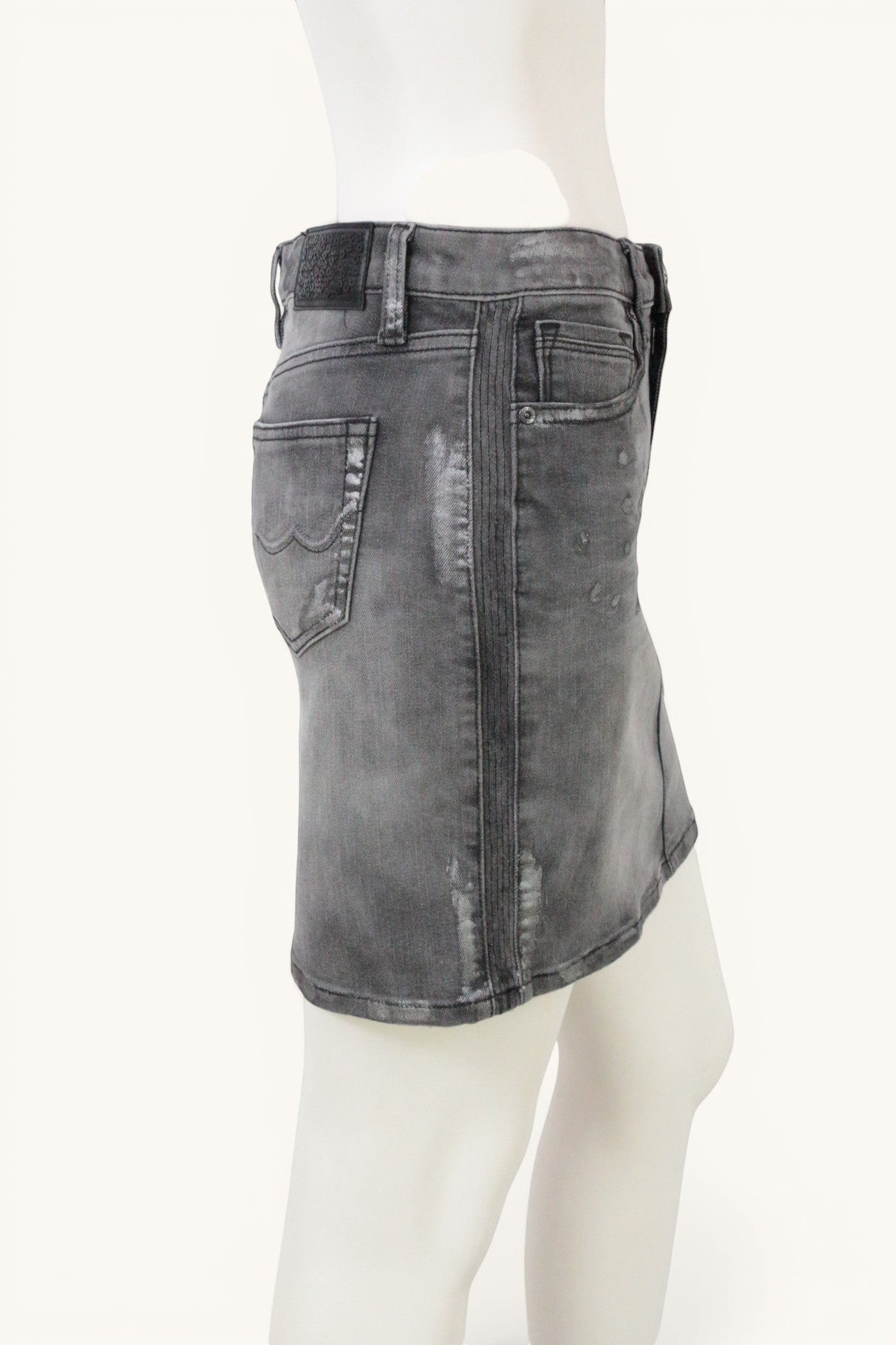 Jupe mini Morgan grise en denim stretch, effet acid wash et détails usés tendance. Taille 38.