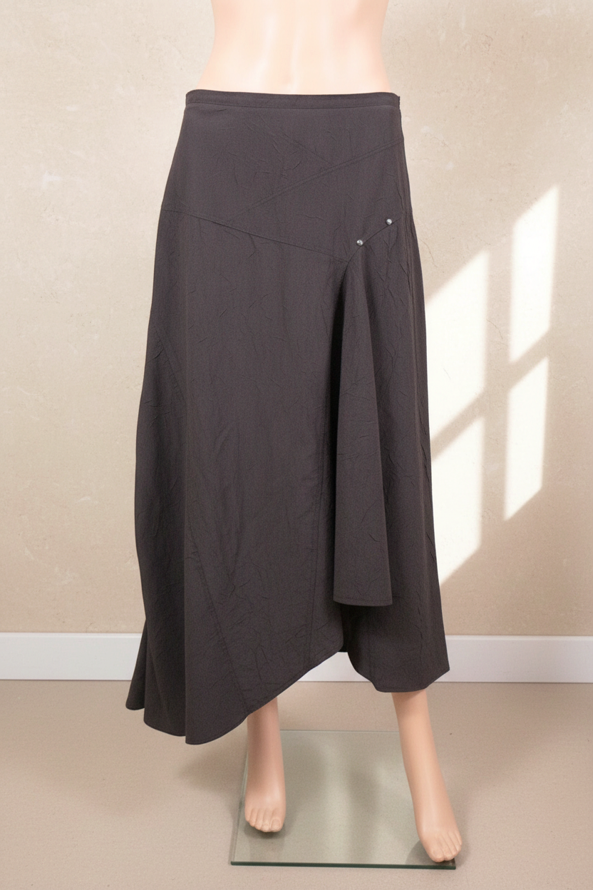 Jupe longue marron asymétrique en polyester de la marque Frippindealz, coupe fluide et légère