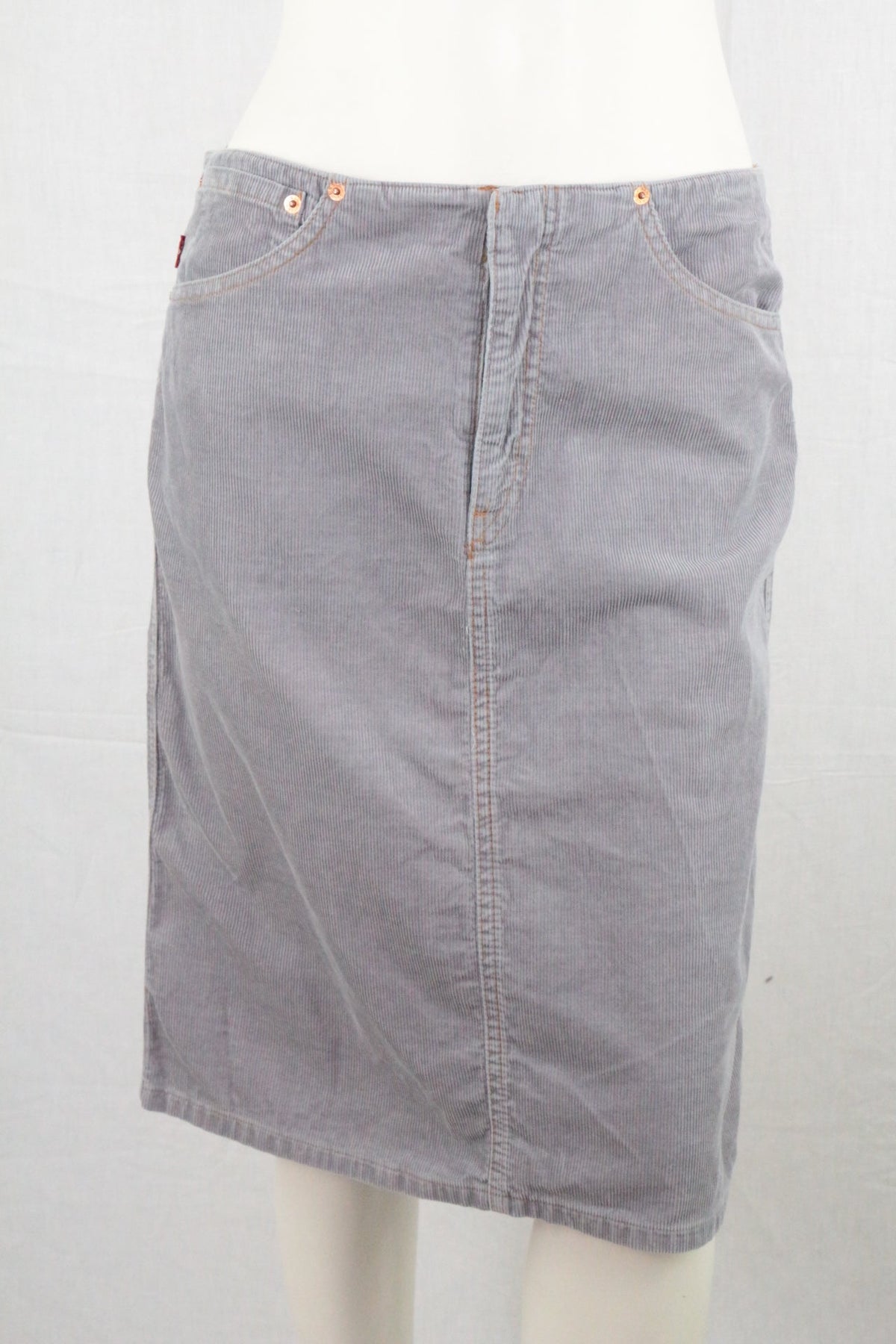 Jupe midi Frippindealz en velours côtelé gris Levi's avec taille haute et coupe droite vintage