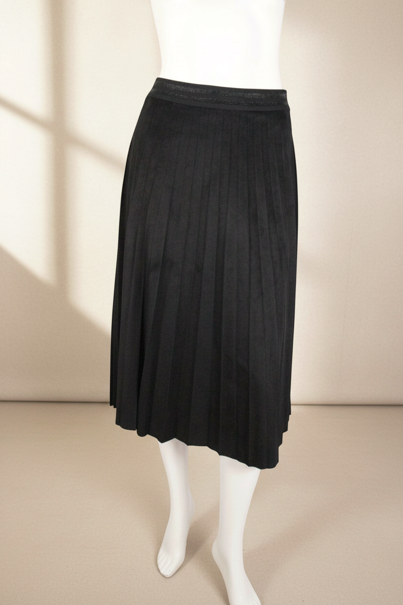 Jupe plissée noire Atmos de Frippindealz en polyester et élasthanne, coupe élégante et confortable.