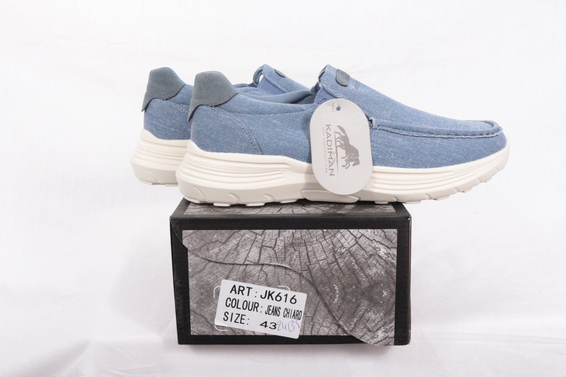 Frippindealz Kadiman slip-on chaussures en jean bleu clair, semelle épaisse blanche, confortables et stylées.