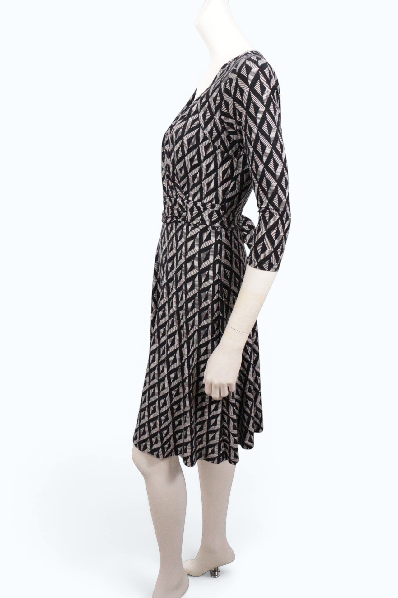 Robe mi-longue Frippindealz Lolaliza en polyester noir et blanc avec motif géométrique et manches trois-quarts