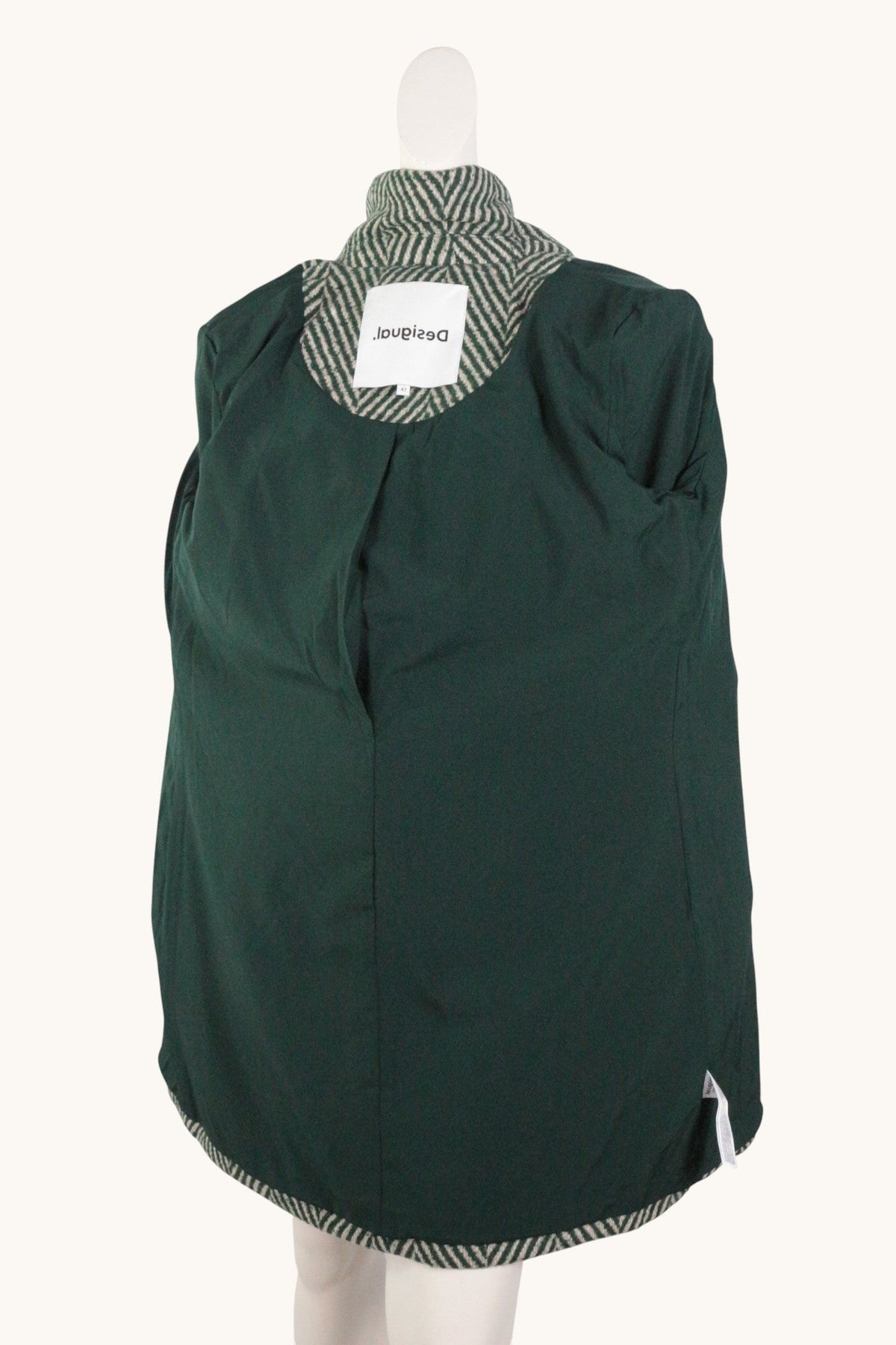 Manteau mi-long Frippindealz Desigual en laine vert et beige avec motif zigzag, vue intérieure doublée
