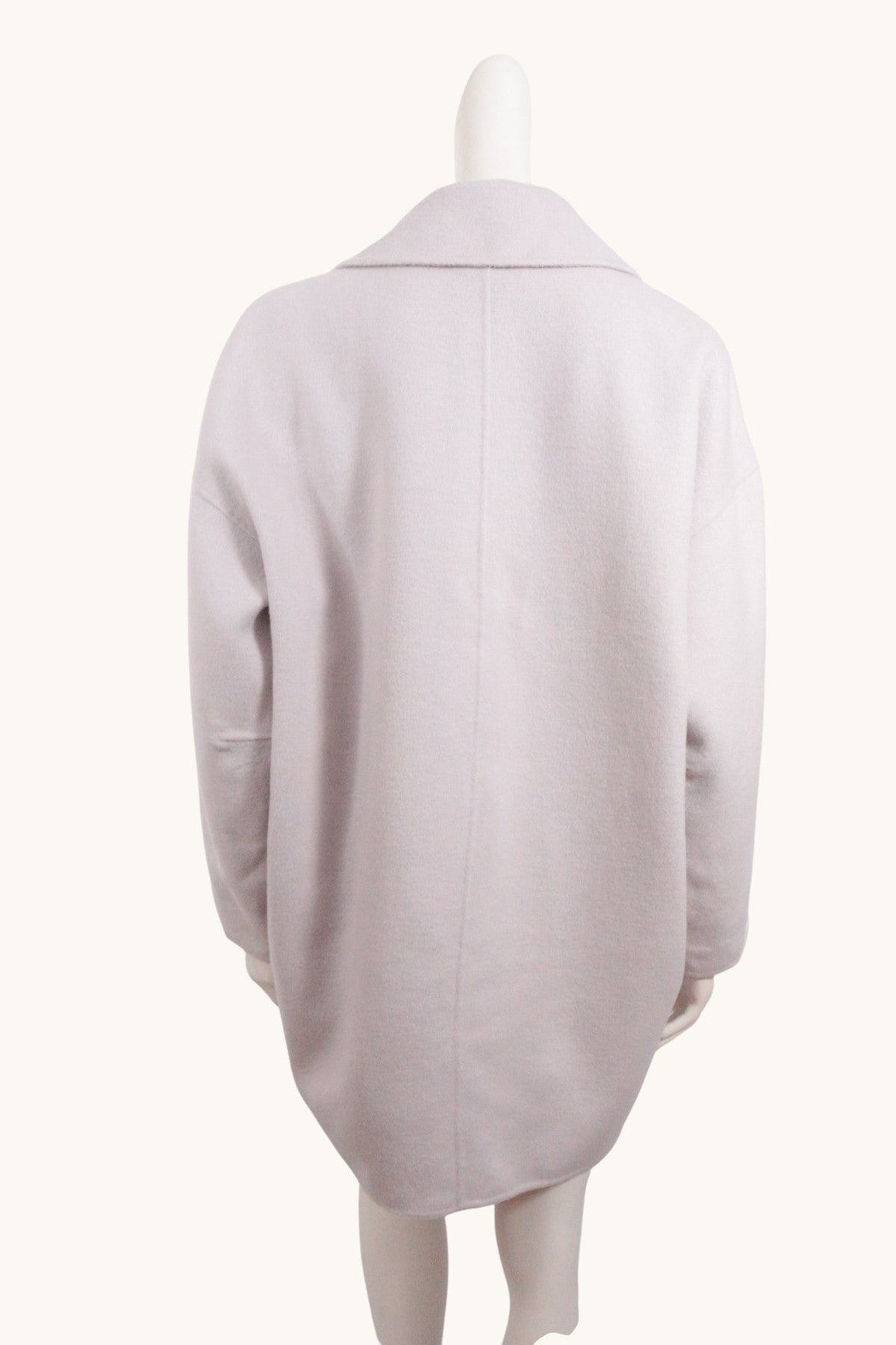 Vue arrière du manteau beige en laine Ted Baker chez Frippindealz, coupe élégante et minimaliste