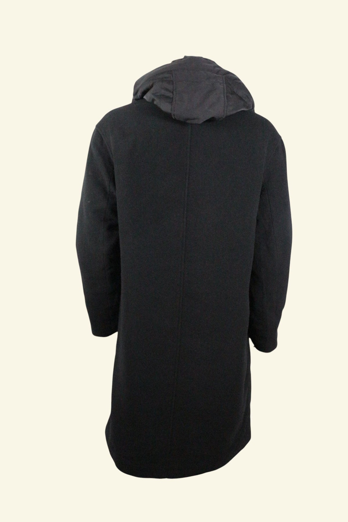 Vue arrière du manteau long noir Zara avec capuche amovible, proposé par Frippindealz, en mélange coton et polyester.