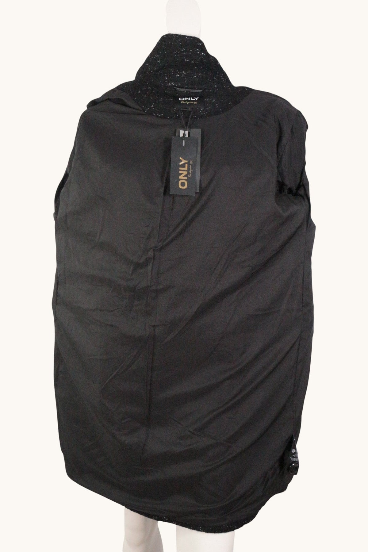 Manteau mi-long noir Frippindealz de la marque Only en mélange de laine et polyester, neuf avec étiquette.