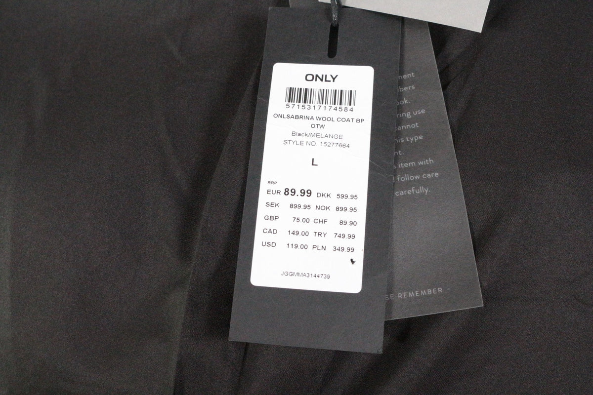 Étiquette de prix Frippindealz sur un manteau mi-long noir en laine et polyester de la marque Only