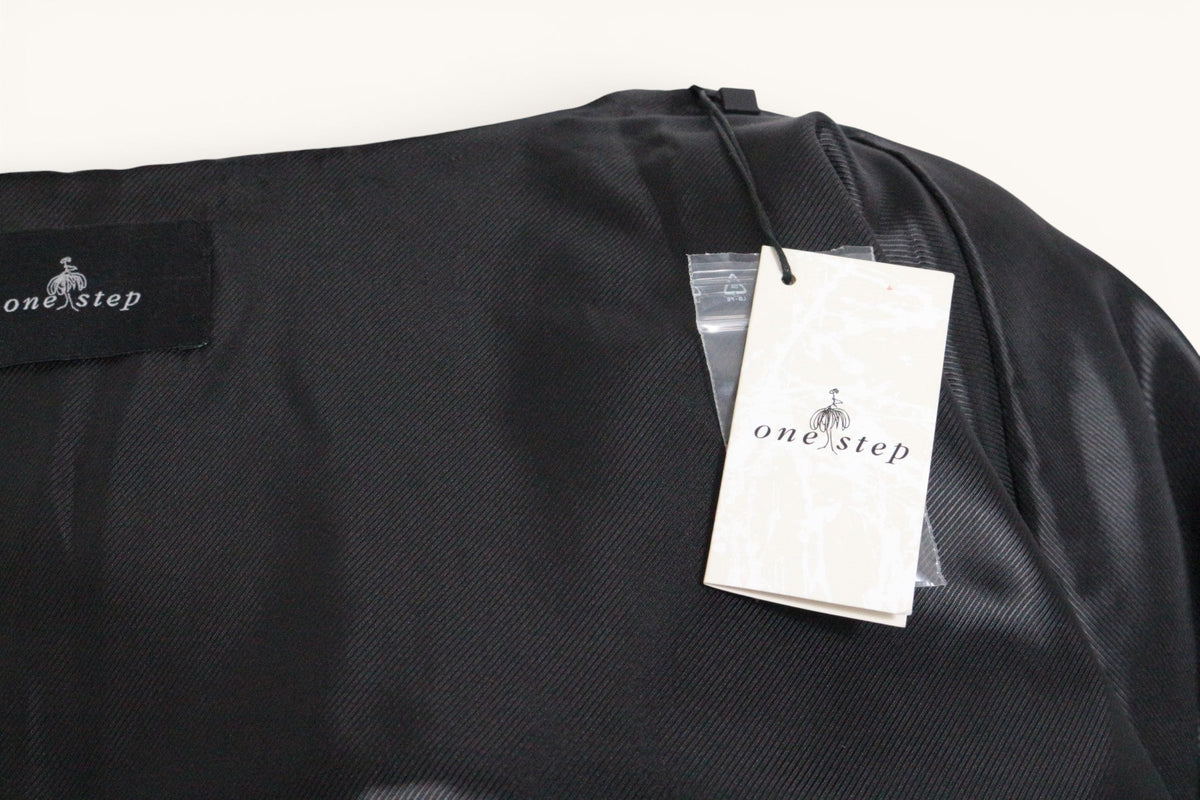 Manteau noir Frippindealz en laine et polyester avec étiquette de marque One Step attachée, état neuf