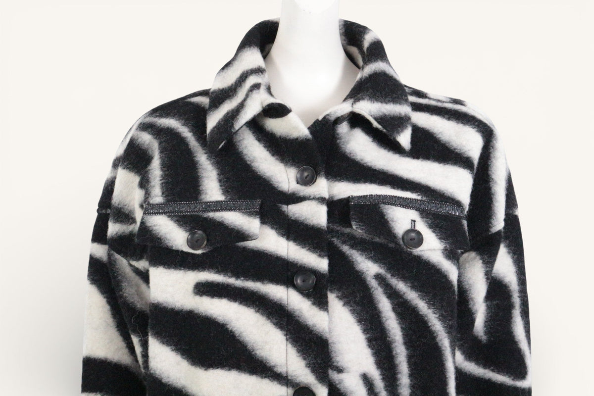Manteau One Step Frippindealz en laine et polyester à motif zèbre noir et blanc avec poches poitrine boutonnées