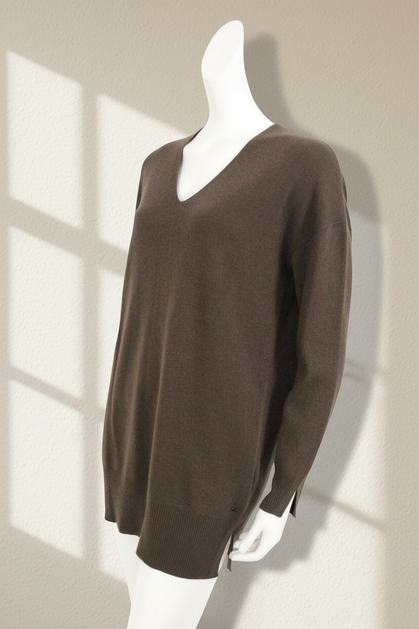 Pull Frippindealz Marc O Polo marron en mélange de laine, viscose et cachemire avec col en V, neuf avec étiquette.