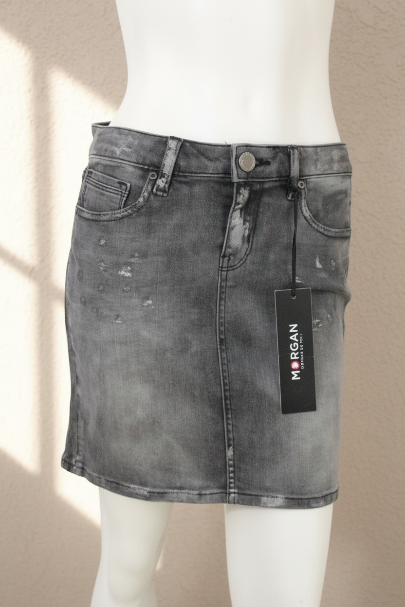 Mini jupe en jean stretch gris acid wash Frippindealz avec détails usés, coupe droite et étiquette Morgan