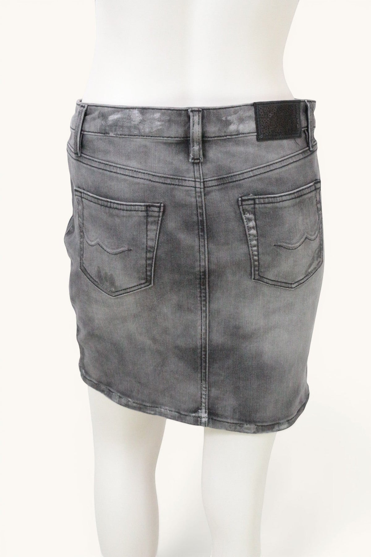 Mini jupe en jean gris acid wash Frippindealz avec poches arrière et détails usés, coupe droite stretch