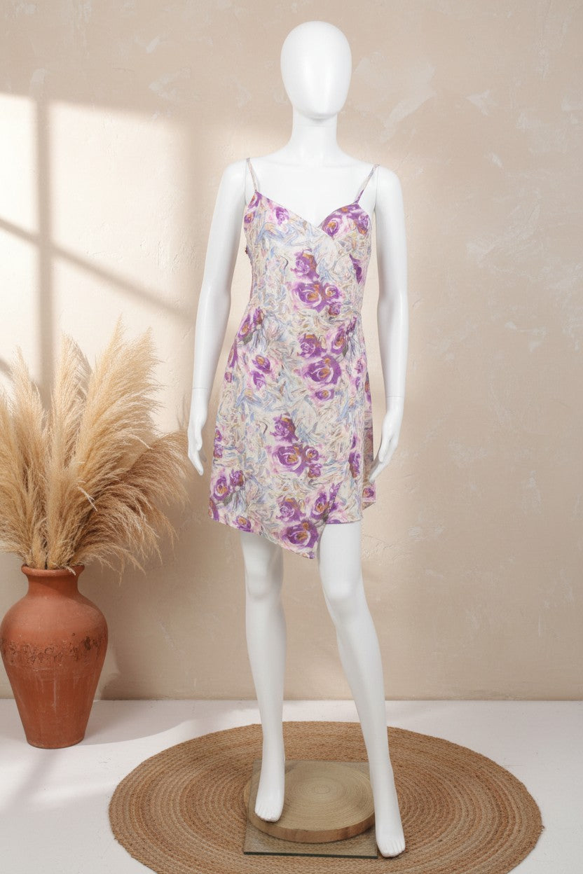 Mini robe portefeuille Frippindealz en polyester violet à imprimé floral, décolleté cache-cœur et fines bretelles.