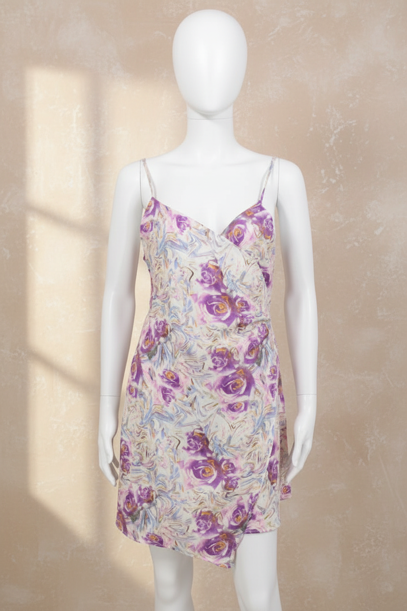 Mini robe portefeuille Frippindealz en polyester violet à imprimé floral avec fines bretelles et décolleté cache-cœur