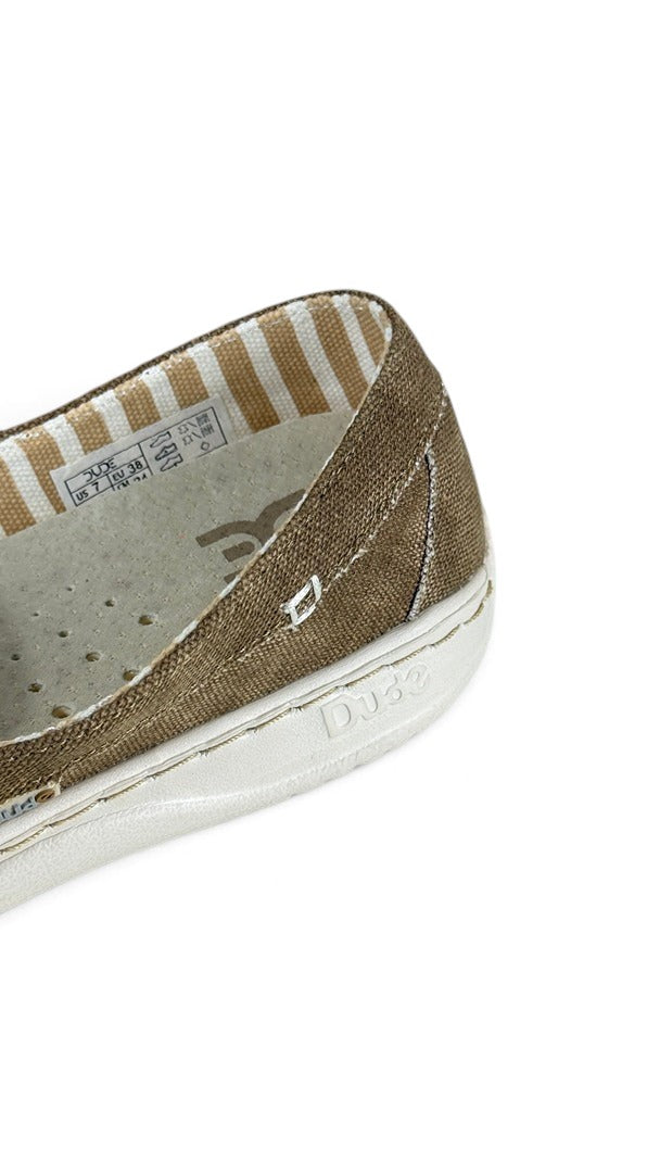 Mocassins Frippindealz Hey Dude en toile marron avec semelle blanche et doublure rayée, vue rapprochée du talon