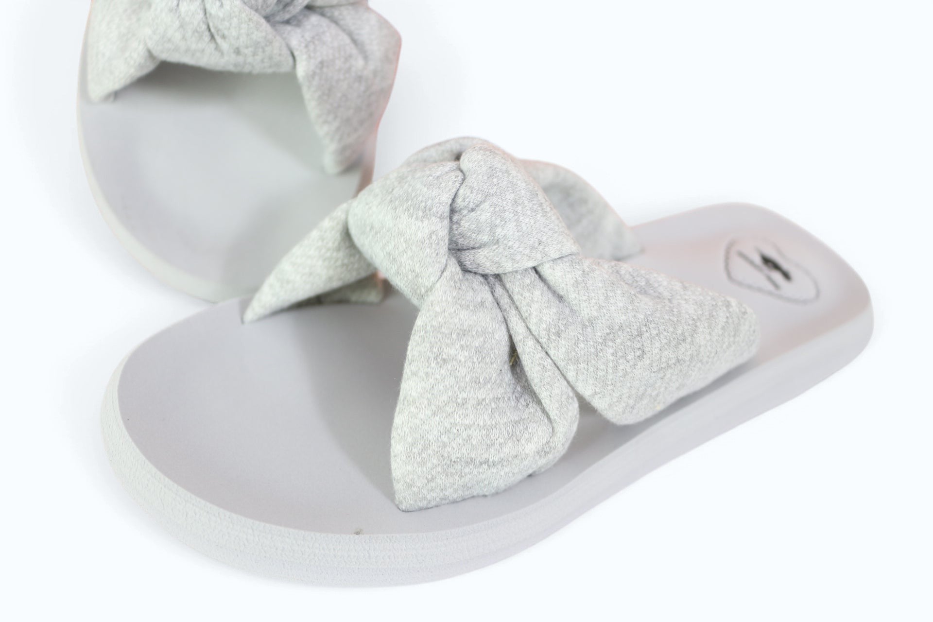 Mules femme Frippindealz Rocket Dog en textile gris chiné avec un large nœud décoratif, style casual et estival