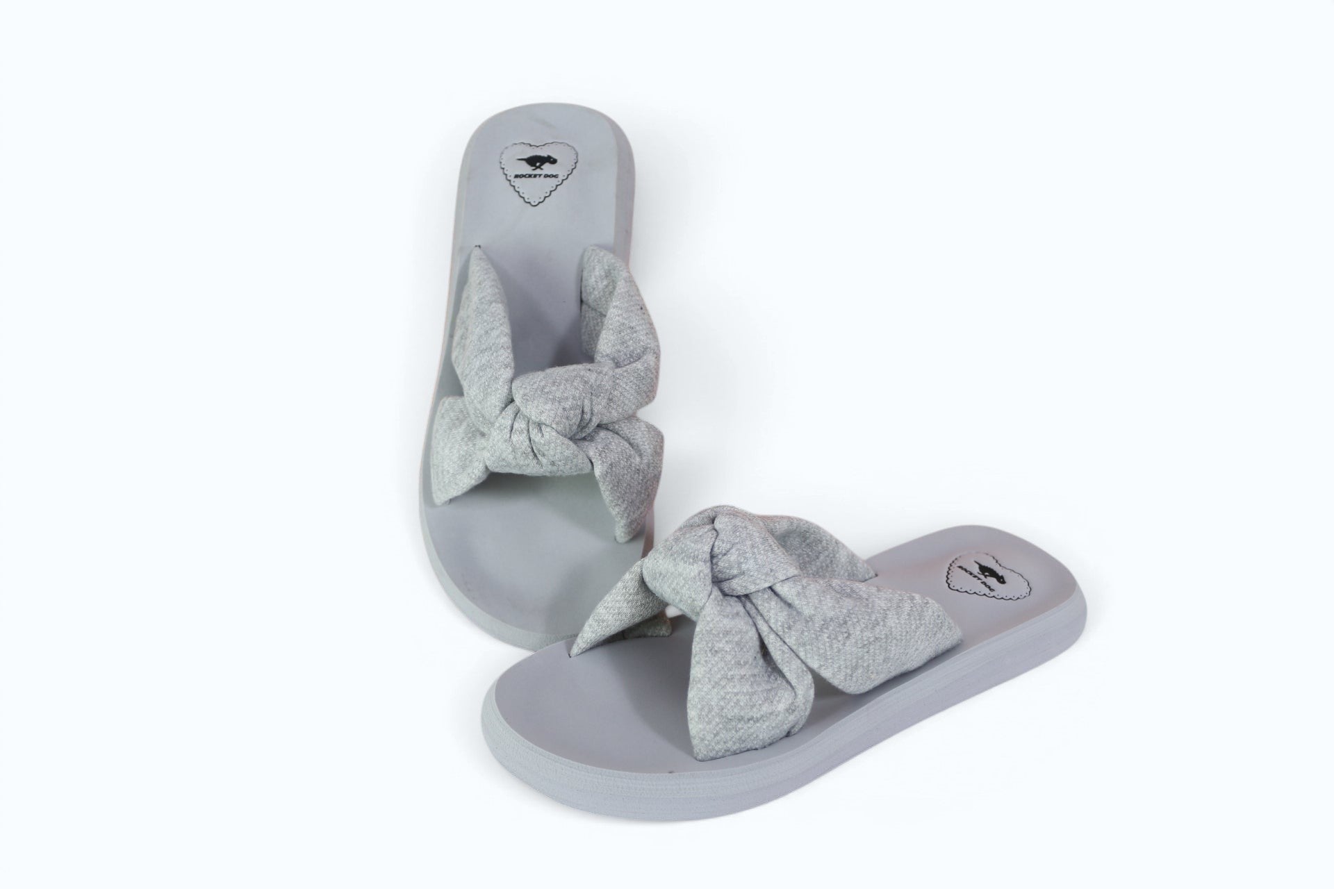 Mules femme Frippindealz Rocket Dog en textile gris chiné avec un large nœud décoratif, style estival et confortable