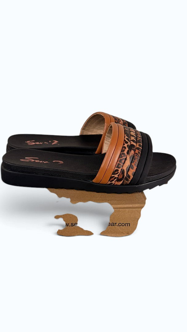 Mules Frippindealz Seven7 à motif léopard et brides camel, semelle ergonomique noire, style urbain décontracté