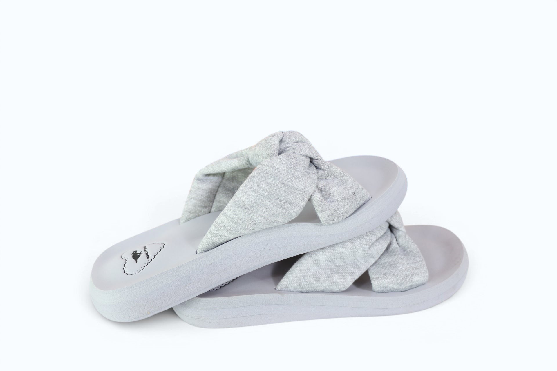 Mules Frippindealz Rocket Dog en textile gris chiné avec un large nœud décoratif, semelle souple et confortable