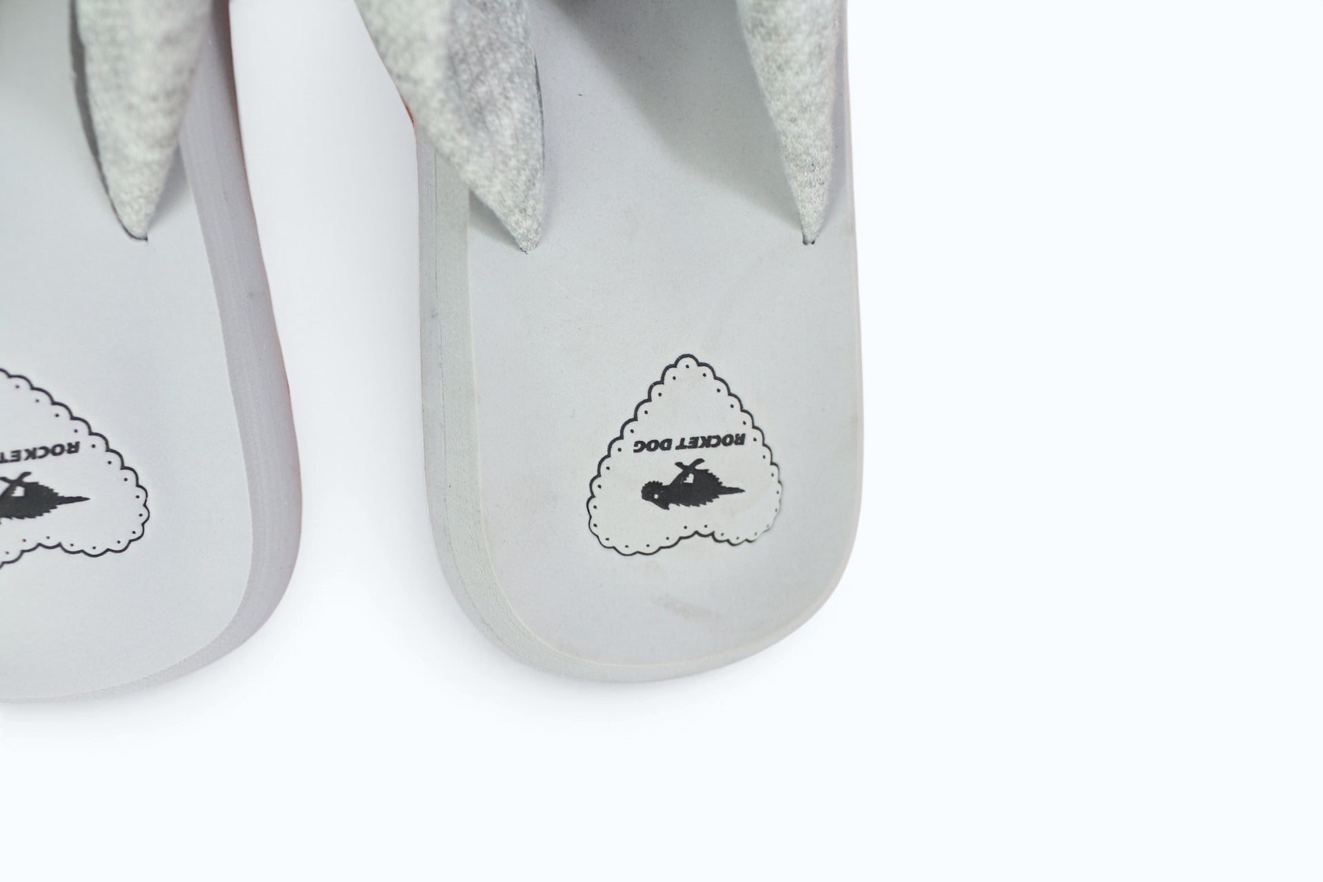Frippindealz mules Rocket Dog gris chiné en textile avec semelle confortable et logo de la marque