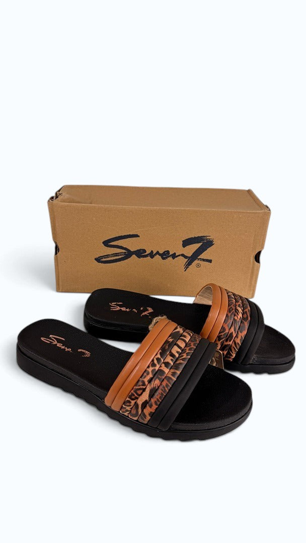 Mules Frippindealz Seven7 à motif léopard et brides camel avec semelle ergonomique noire et boîte de rangement