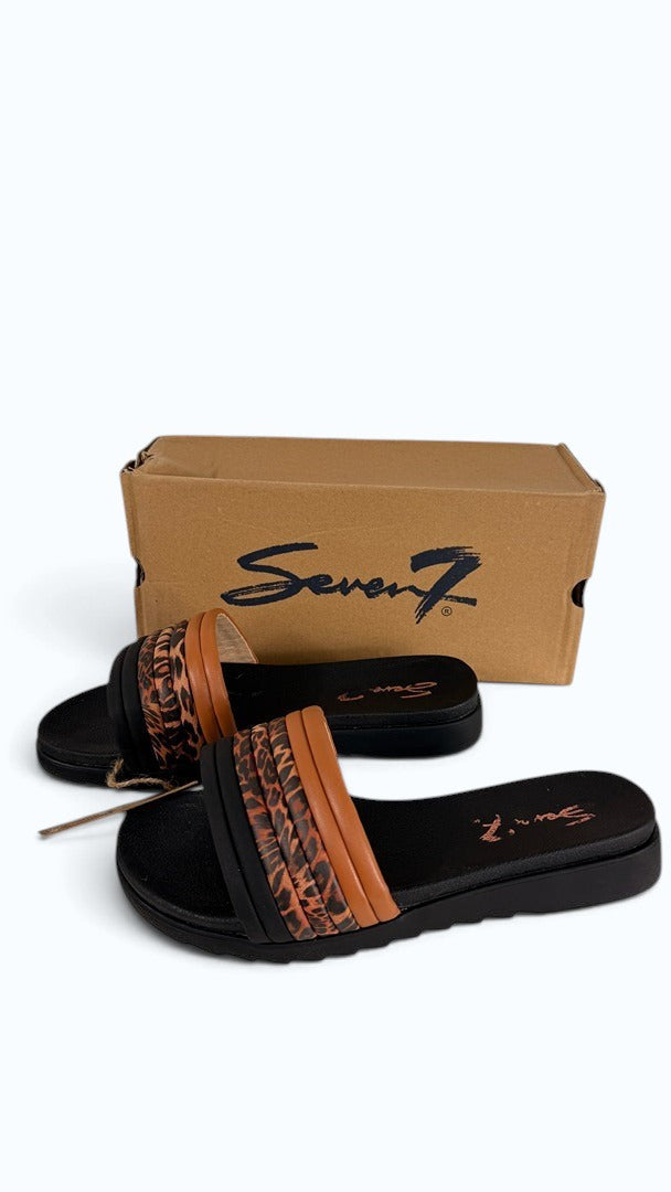 Mules Frippindealz Seven7 à motif léopard et brides camel avec semelle ergonomique noire et boîte de rangement