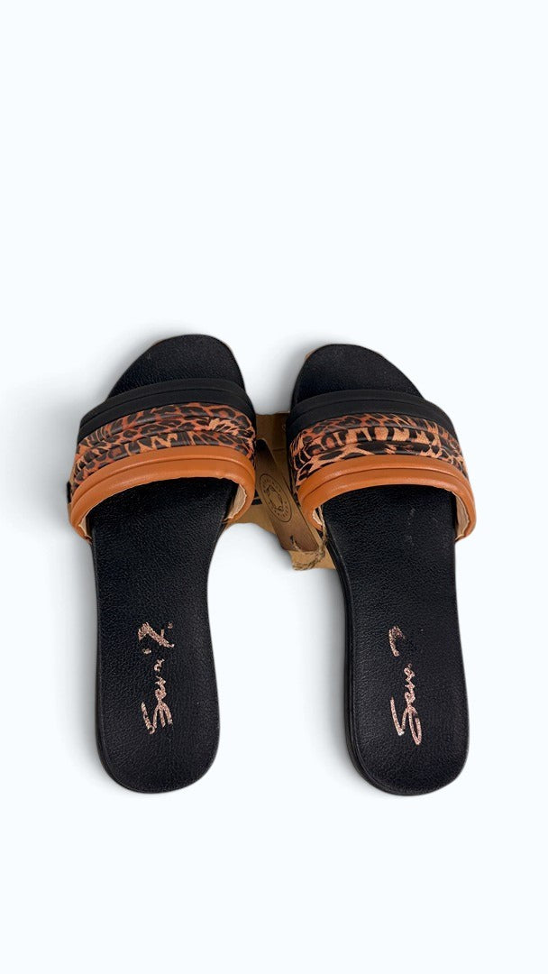 Mules Frippindealz Seven7 à motif léopard avec brides camel et noires et semelle ergonomique