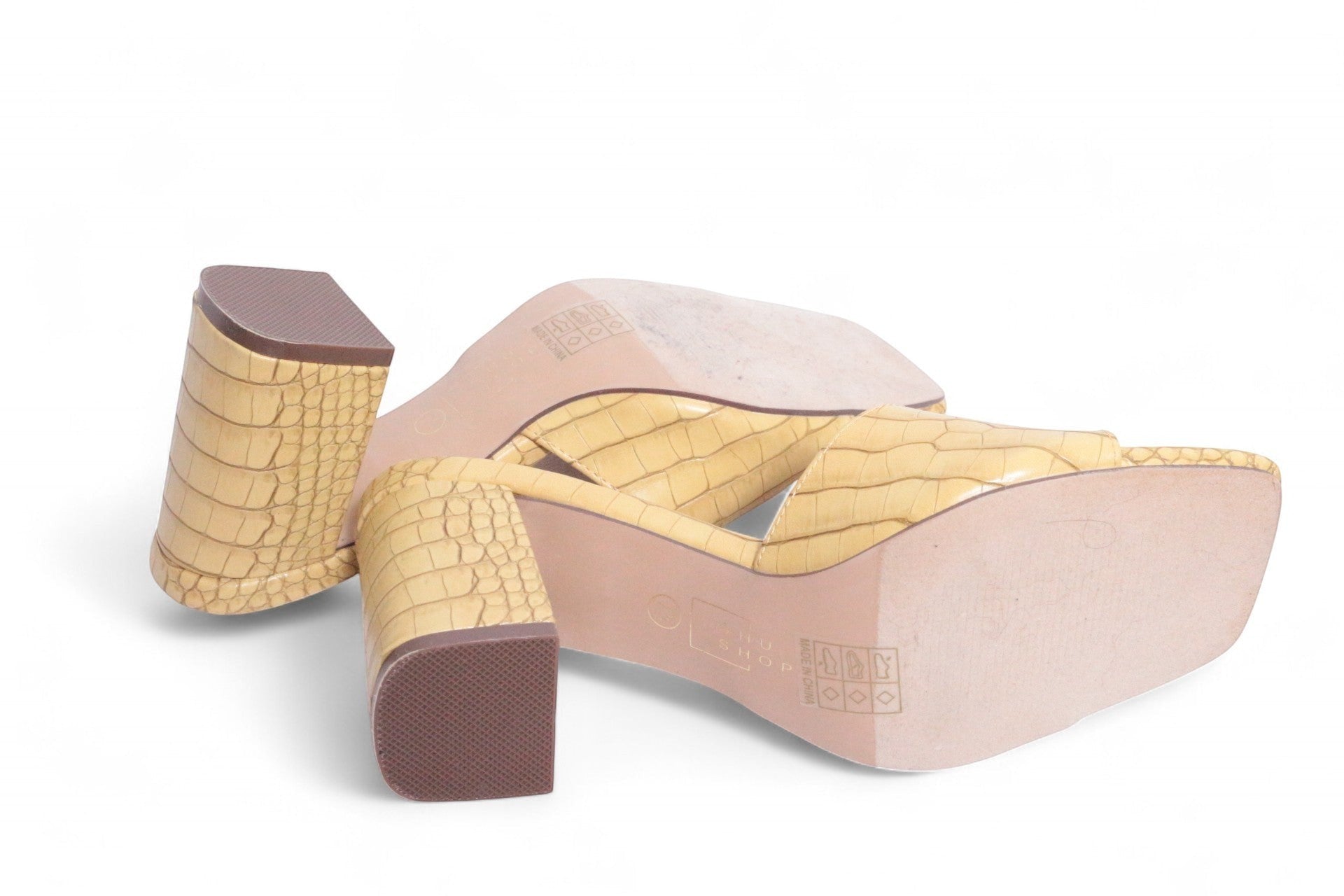 Mules à talon Frippindealz SHUSHOP en cuir synthétique effet croco beige avec bout carré et talon bloc