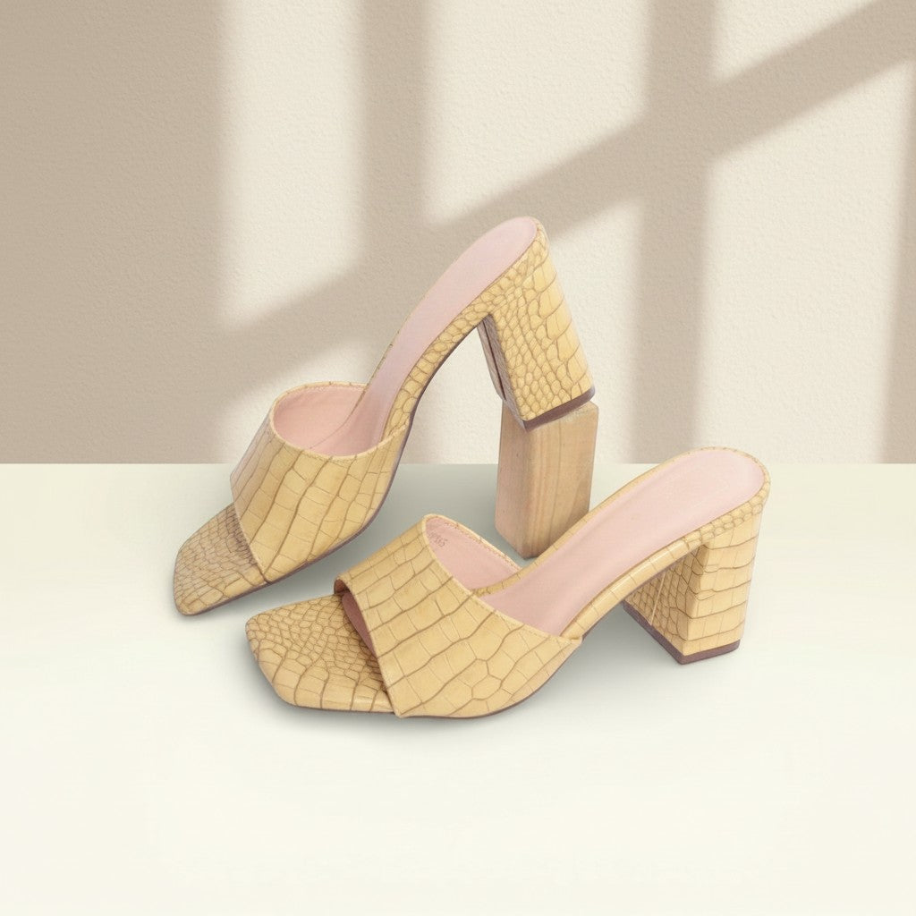 Mules à talon Frippindealz en cuir synthétique beige avec texture effet croco et bout carré