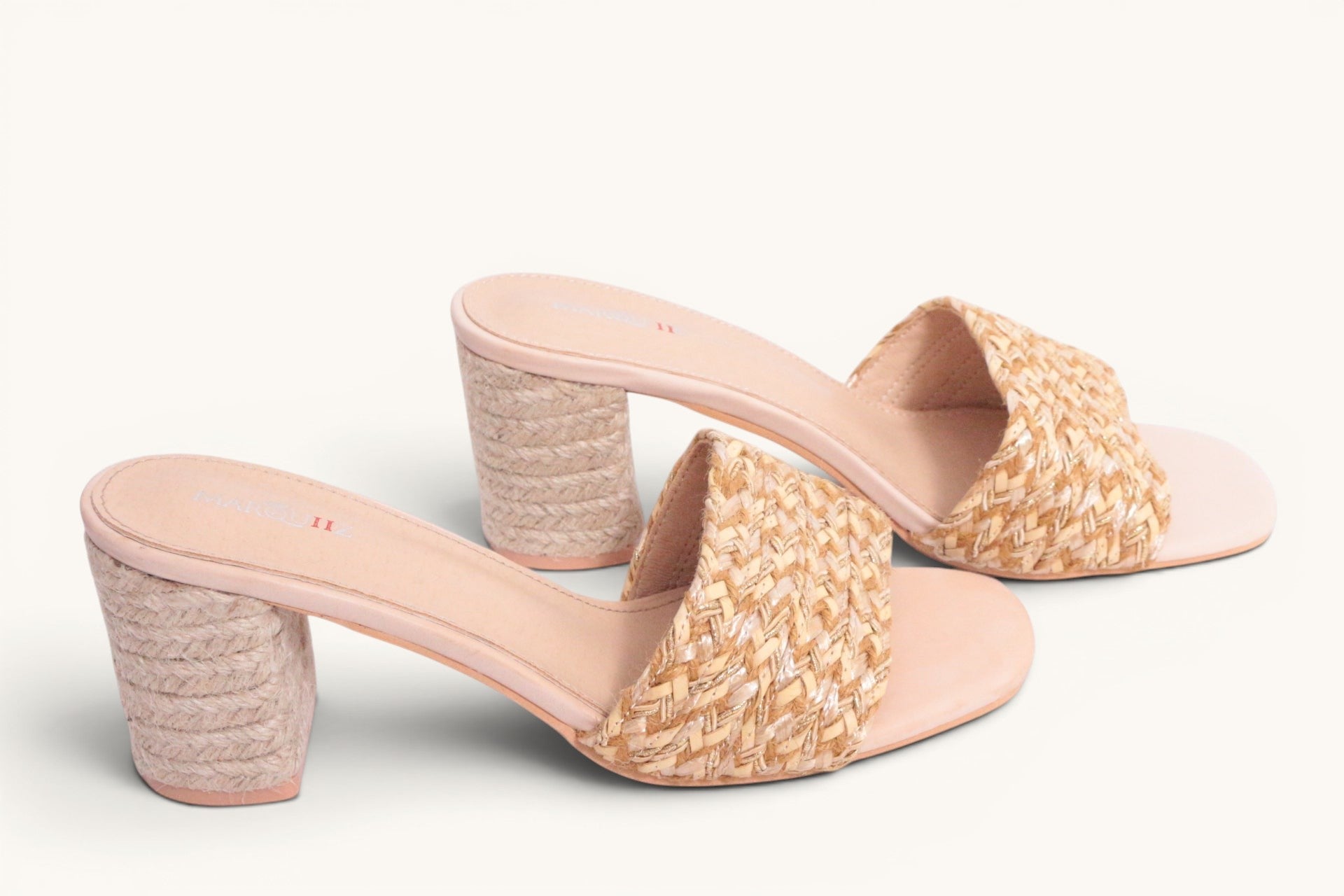 Frippindealz Mules à talon compensé en cuir synthétique rose pâle avec bride tressée et talon corde de 7 cm.