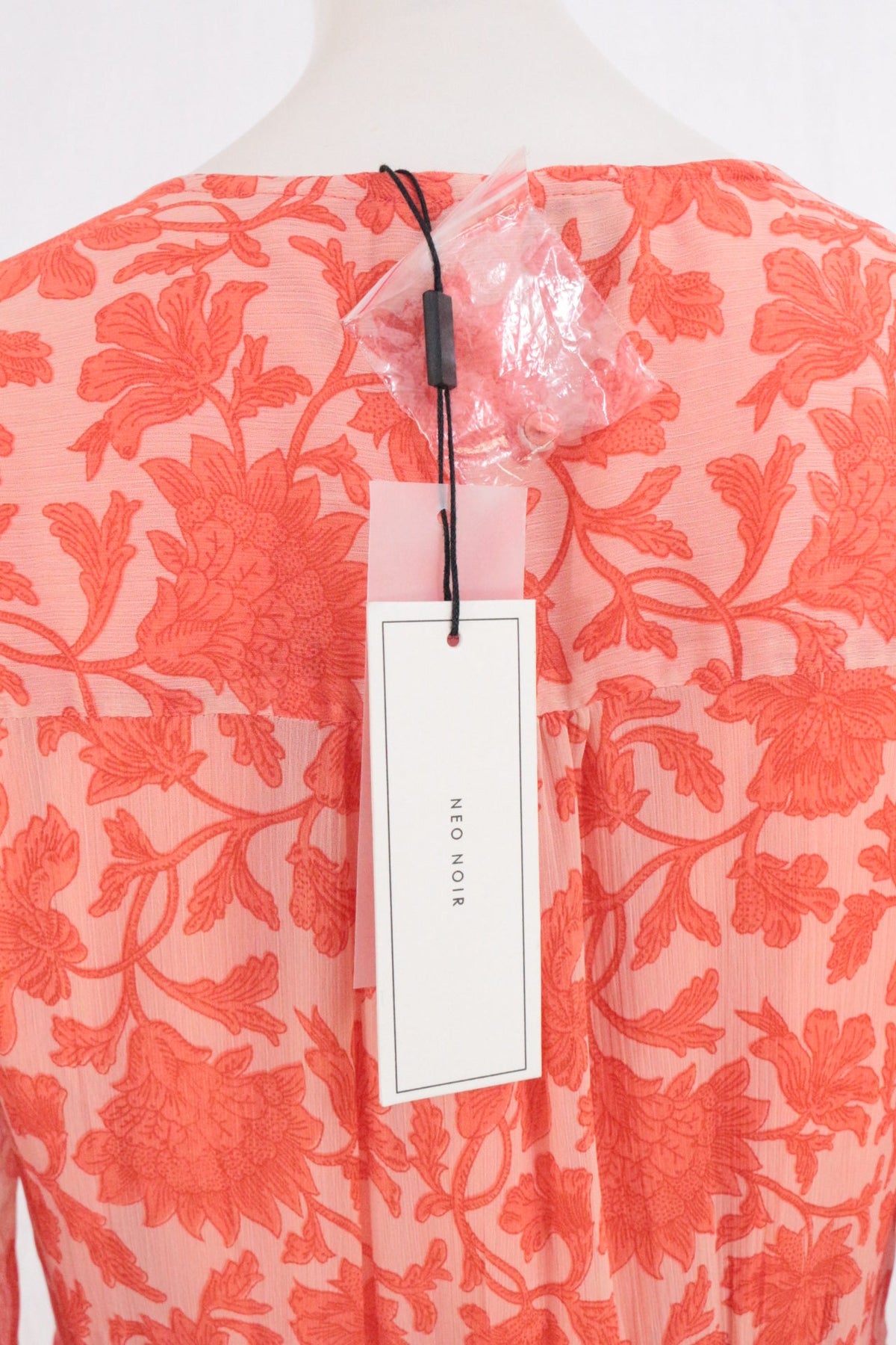 Robe longue Frippindealz Neo noir orange à motif floral, en mélange de polyester et viscose, neuve avec étiquette.
