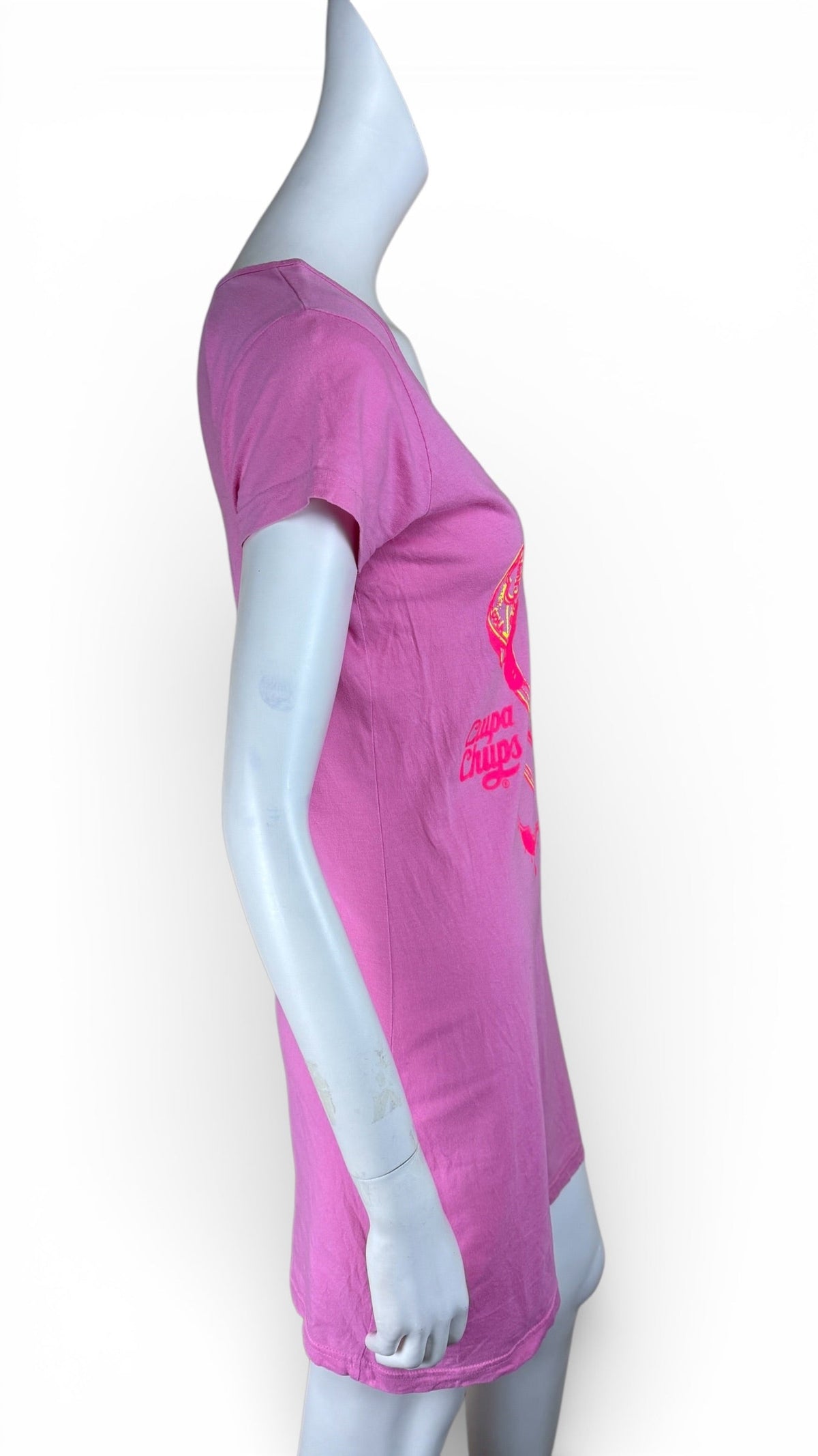 Nuisette vintage Frippindealz en coton rose avec logo Chupa Chups et motifs pop sur mannequin