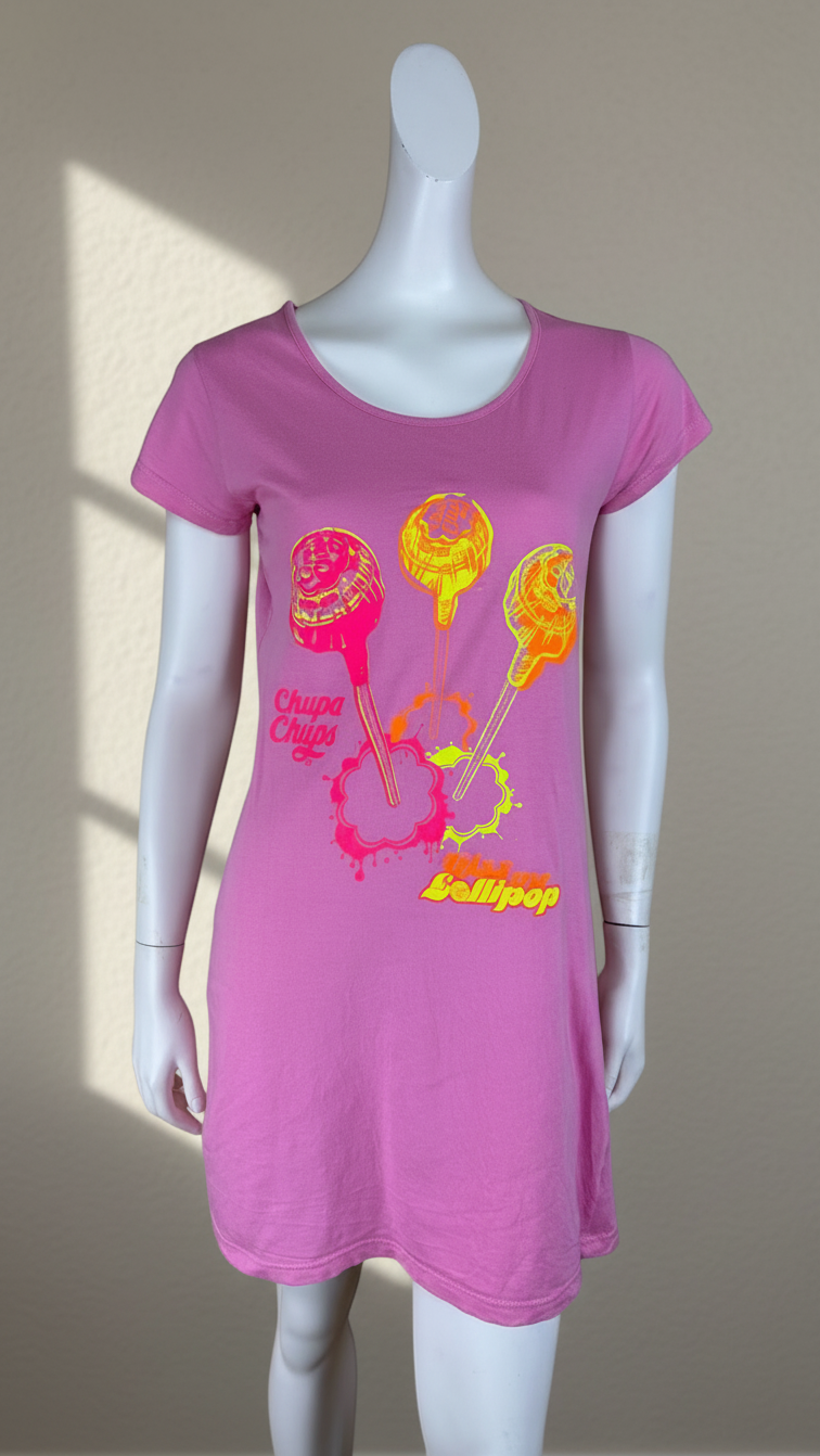 Nuisette vintage Frippindealz Chupa Chups en coton rose avec imprimé sucettes colorées sur mannequin