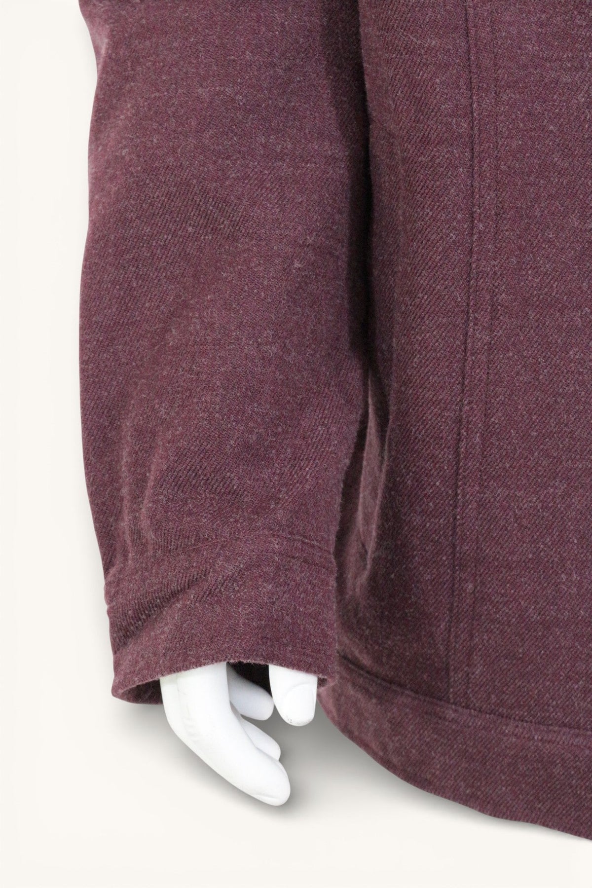Veste homme Frippindealz Obermayer bordeaux en mélange de laine, acrylique et polyester, vue rapprochée de la manche