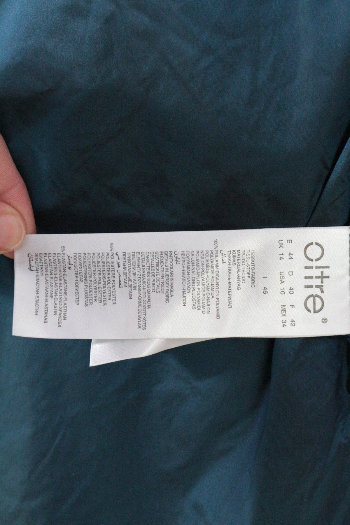 Étiquette de composition intérieure de la doudoune Frippindealz Oltre en polyester et polyamide bleu marine