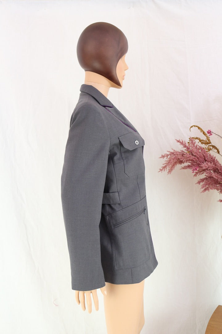 Veste militaire Frippindealz Ox Bridge grise en laine et polyester avec poches et doublure violette vue de profil