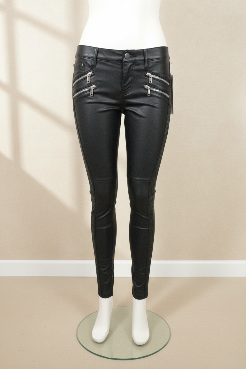 Pantalon biker slim noir Love Denim avec zips argentés et détails matelassés, vendu par Frippindealz