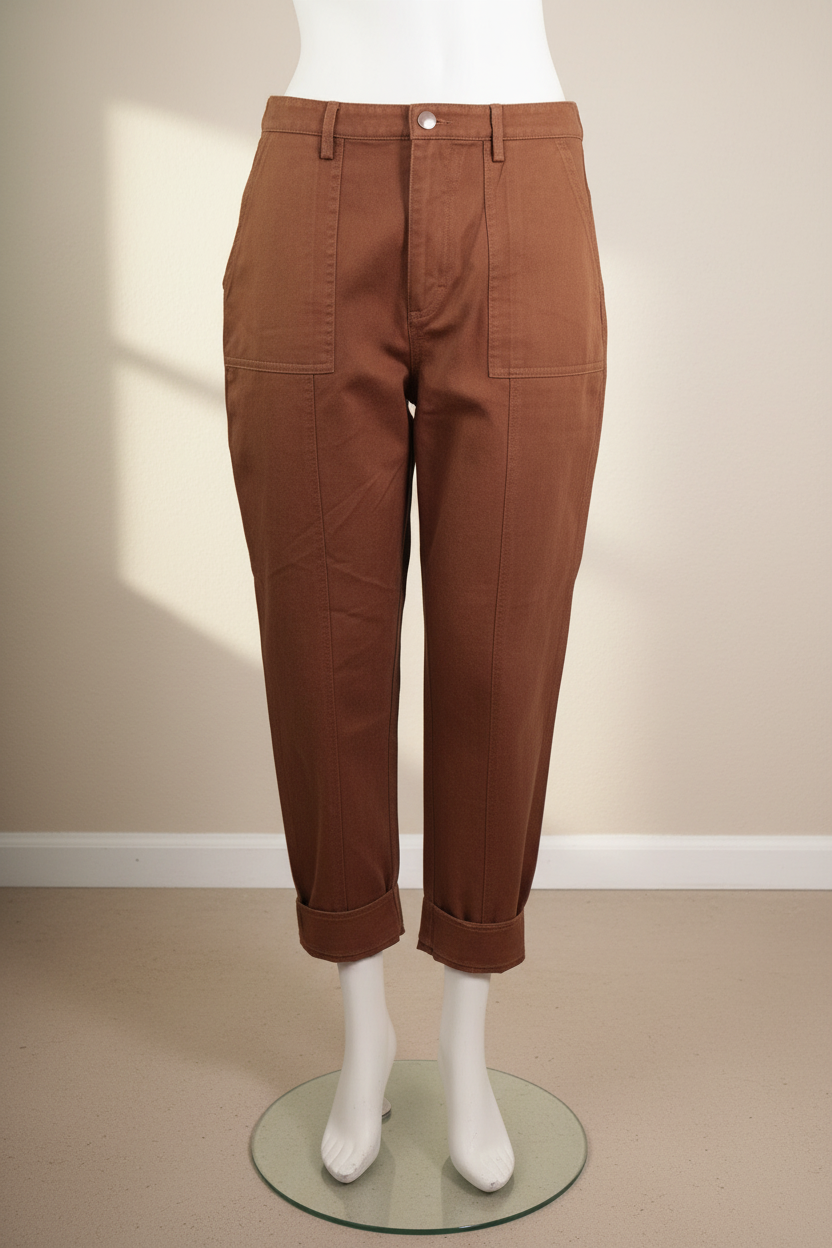 Pantalon droit Frippindealz Sisley marron en coton avec poches plaquées et taille haute sur mannequin