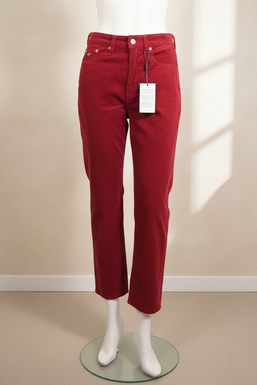 Pantalon rouge Frippindealz Tommy Hilfiger en coton avec étiquette, style casual chic sur mannequin