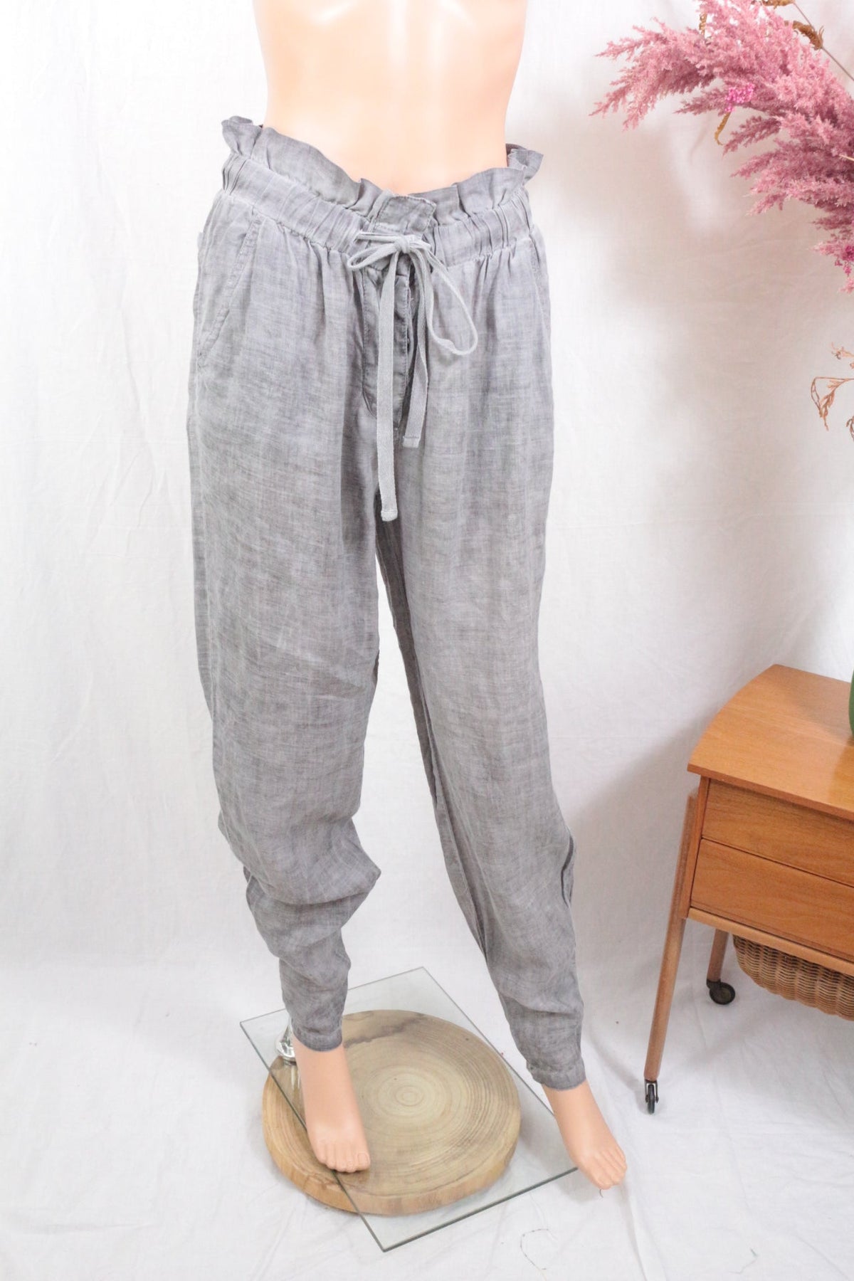Pantalon Frippindealz Tolentino gris en ramie avec taille élastique ajustable et coupe décontractée